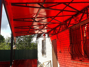 Сотовый поликарбонат Novattro 4мм красный 2,10х12,0